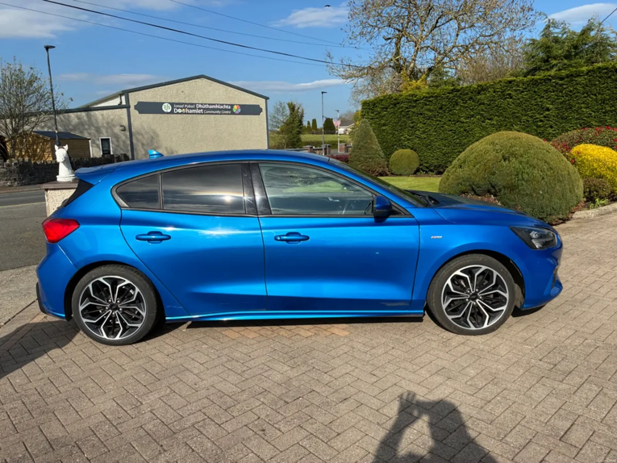 Ford Focus ST-LINE 1.0 ECOBOOST 125 125PS 4DR - Image 4