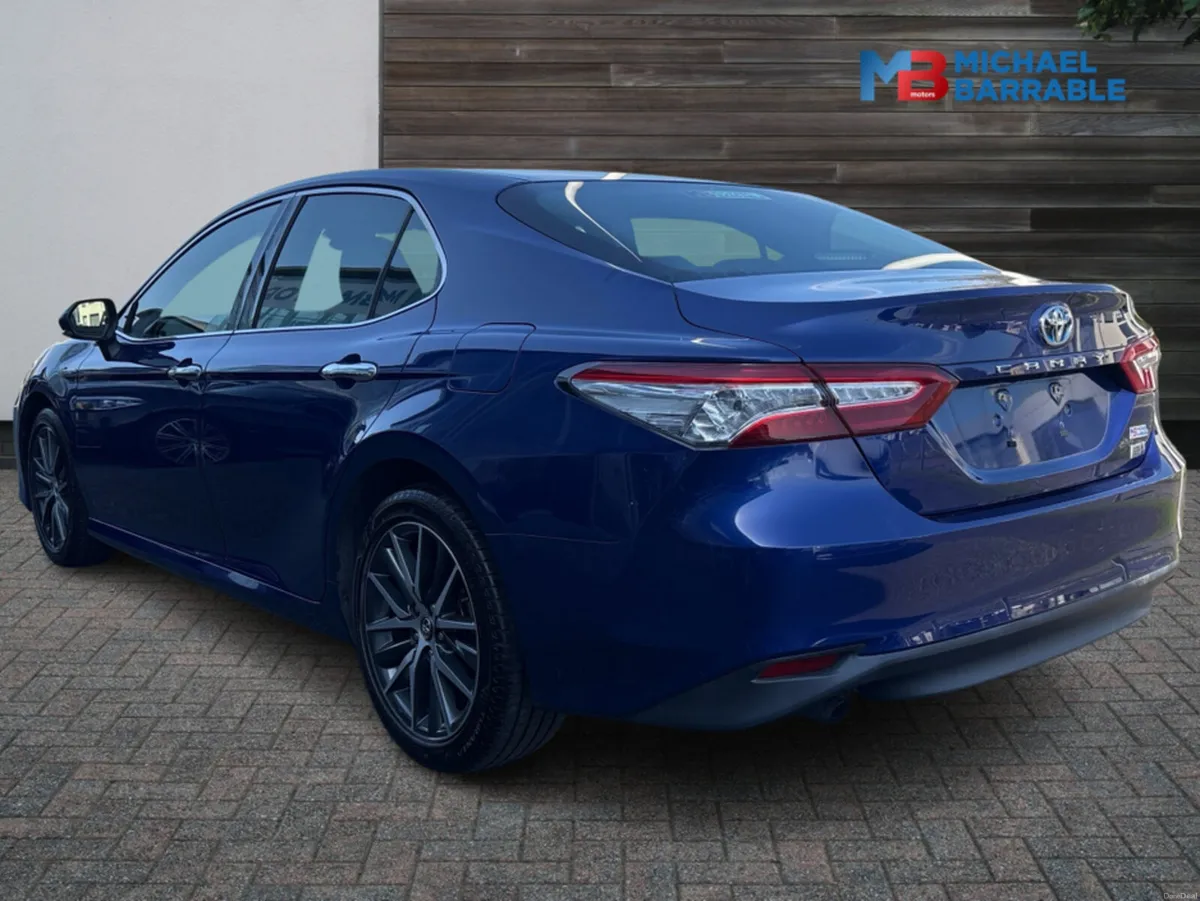 Toyota Camry 2.5L Petrol Hybrid Automatic - Image 4