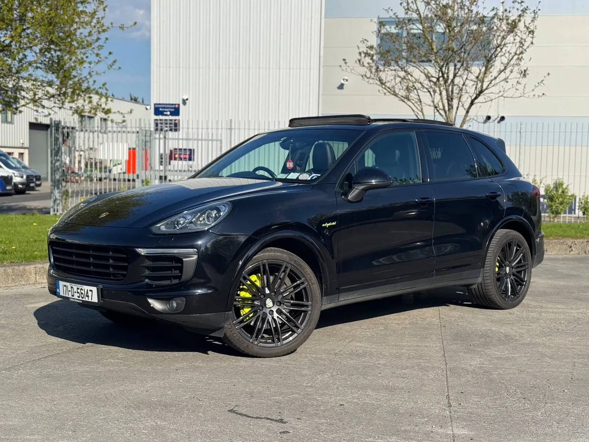 TRADE-INs Porsche Cayenne S 3.0 Hybrid V6 416HP - Image 1