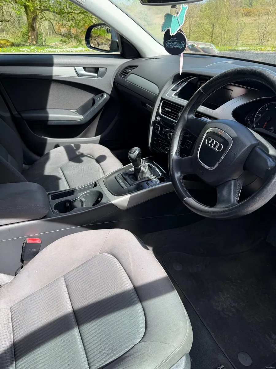 2009 AUDI A4 - Image 3