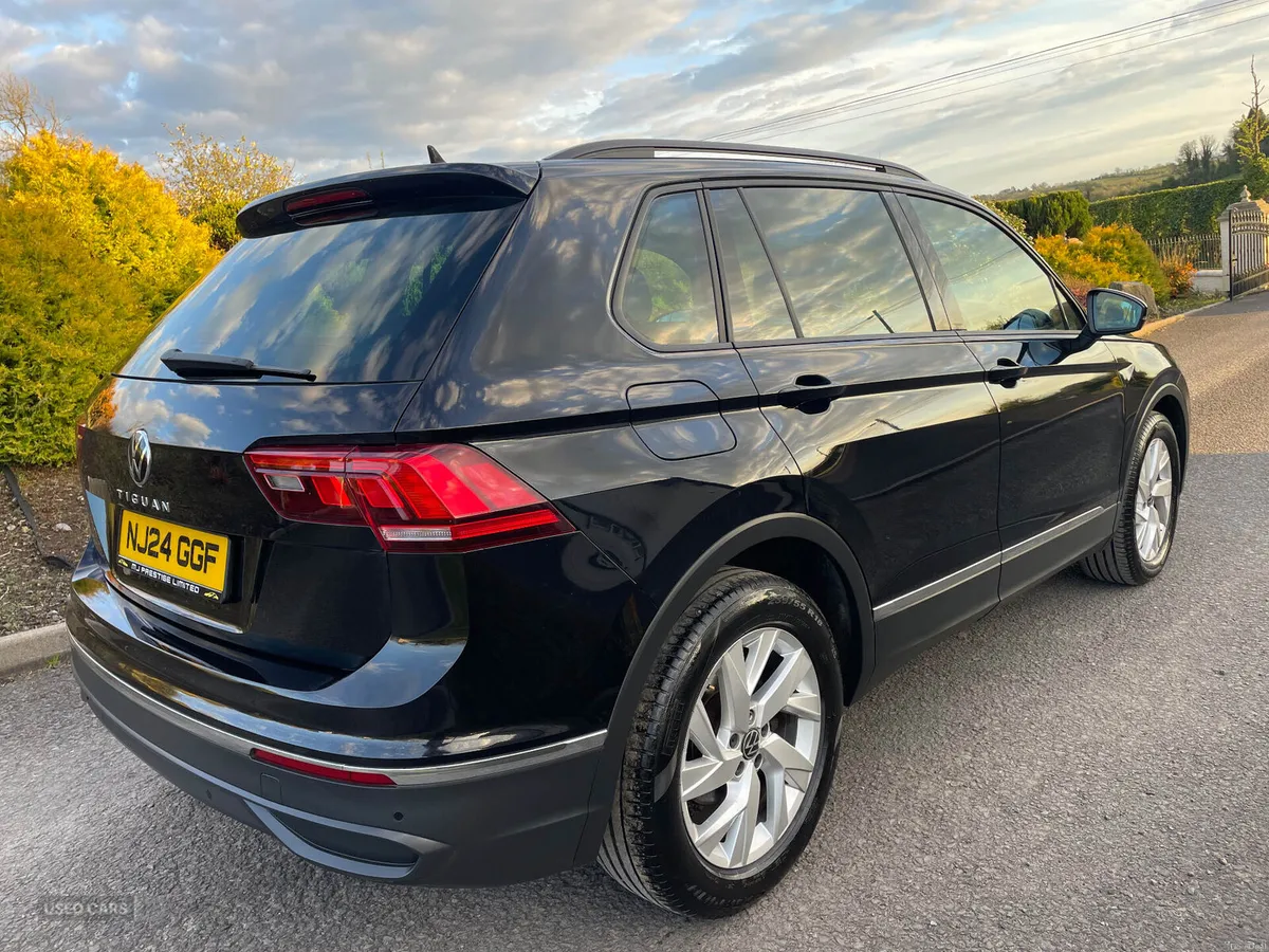 Volkswagen Tiguan DIESEL ESTATE - Image 2
