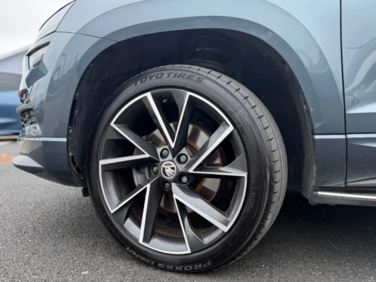 Skoda Karoq SPORTLINE TDI 4X4 *PANORAMIC SUNROOF* - Image 2