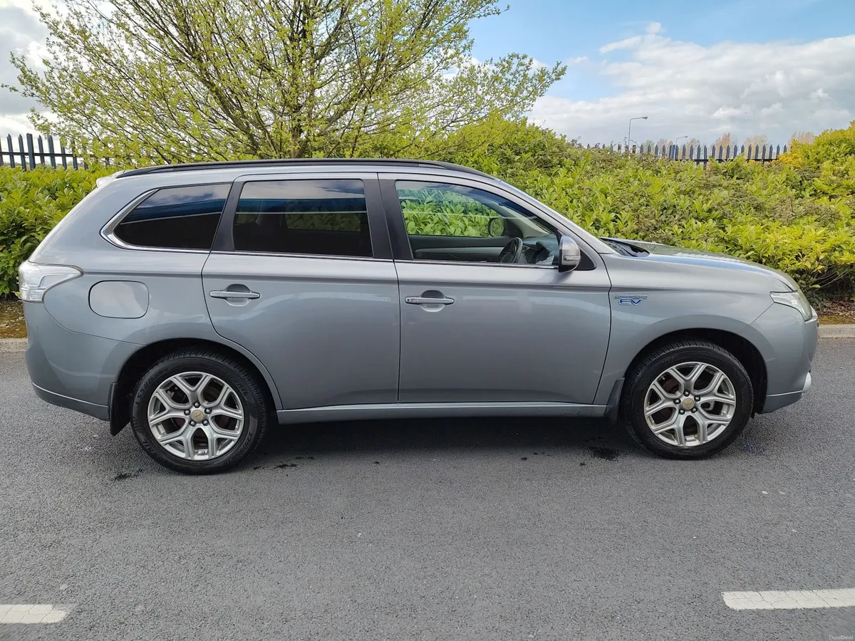 Mitsubishi Outlander 2015 - Image 1