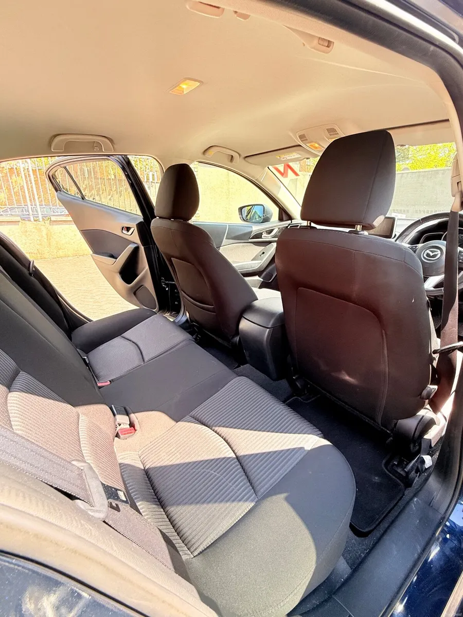 Mazda 3 1.5 D 105PS EXECUTIVE SE - Image 4