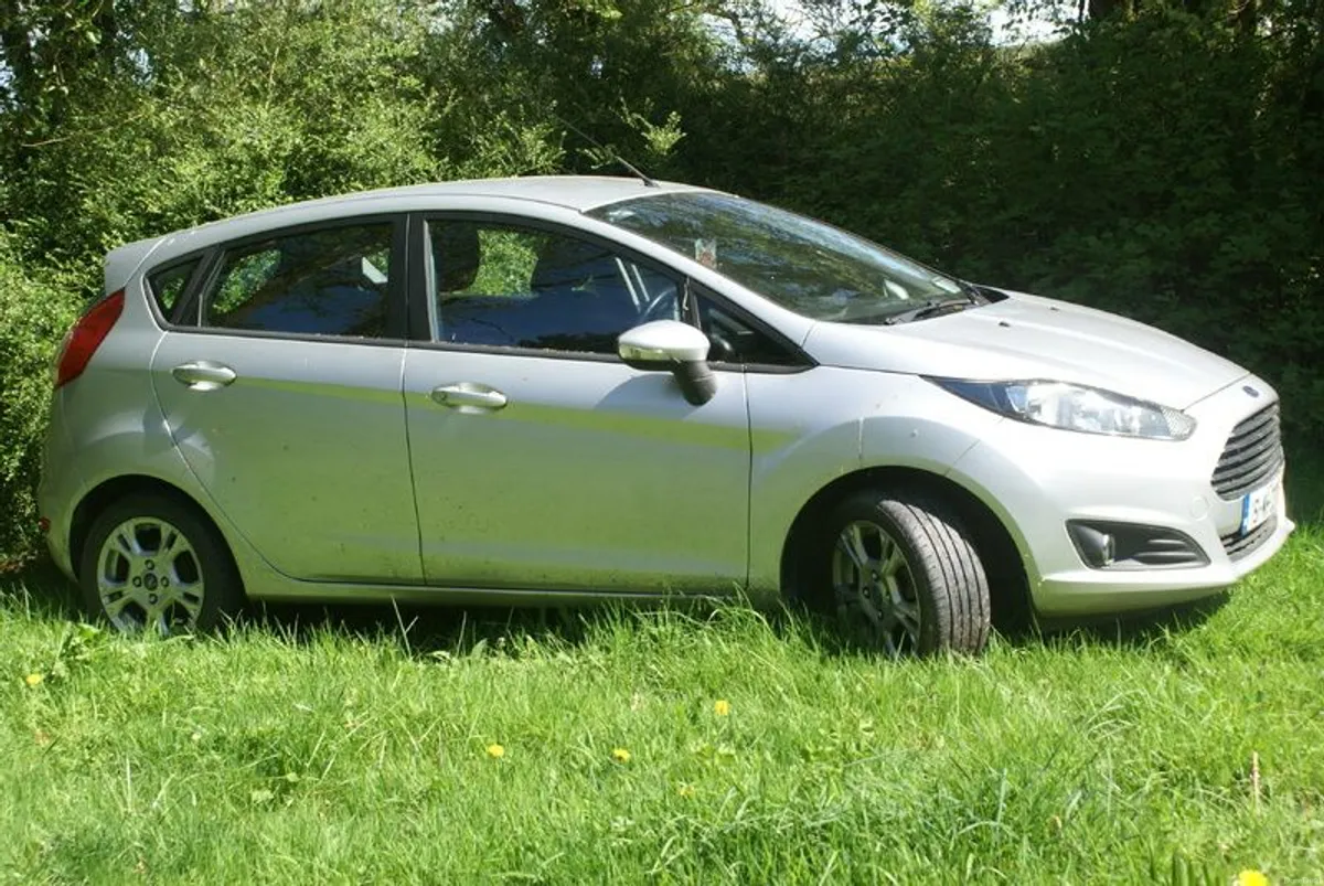 2015 Ford Fiesta - Image 2