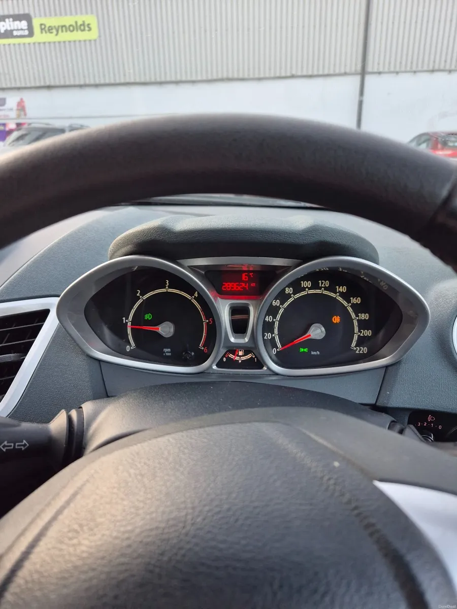 Ford Fiesta 2010 - Image 4
