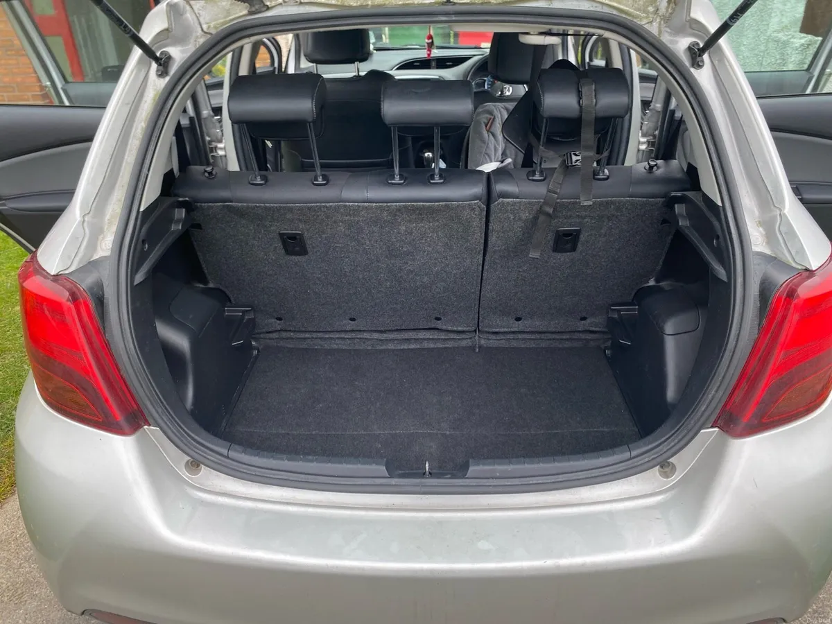 Toyota Yaris Hybrid - Image 4