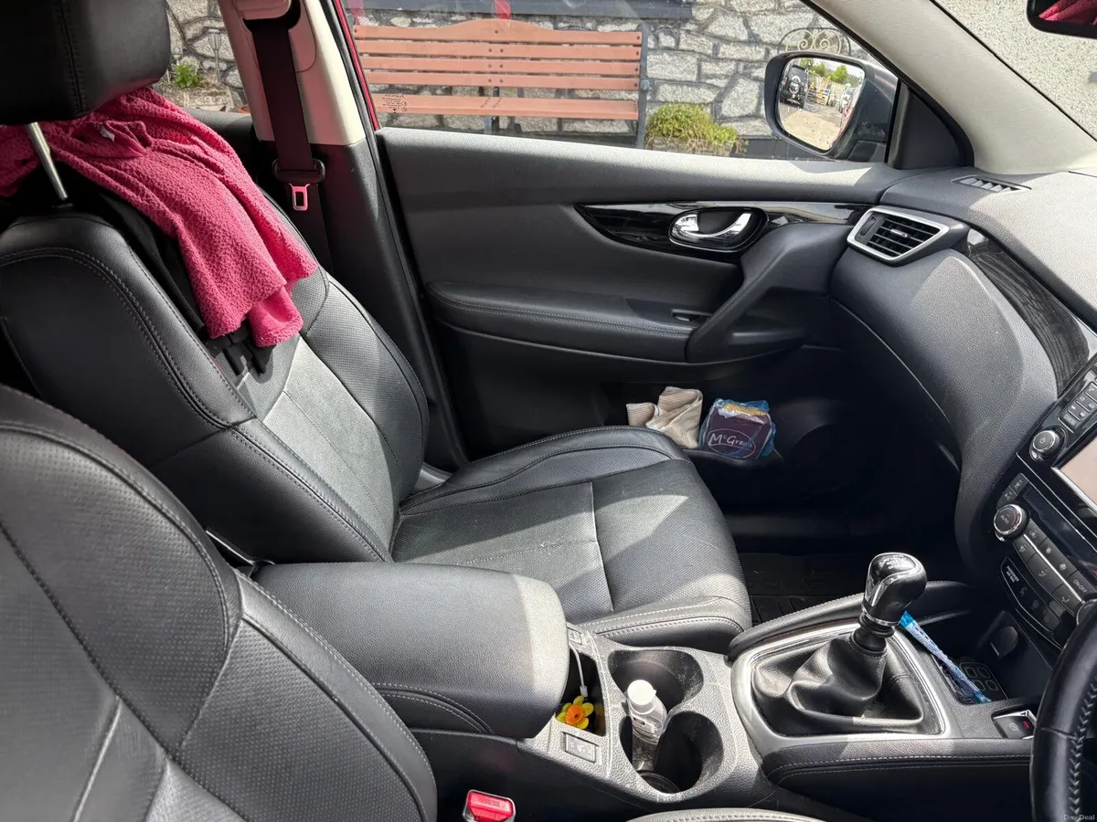 2017 Nissan Qashqai SV Premium 4x4 - Image 4