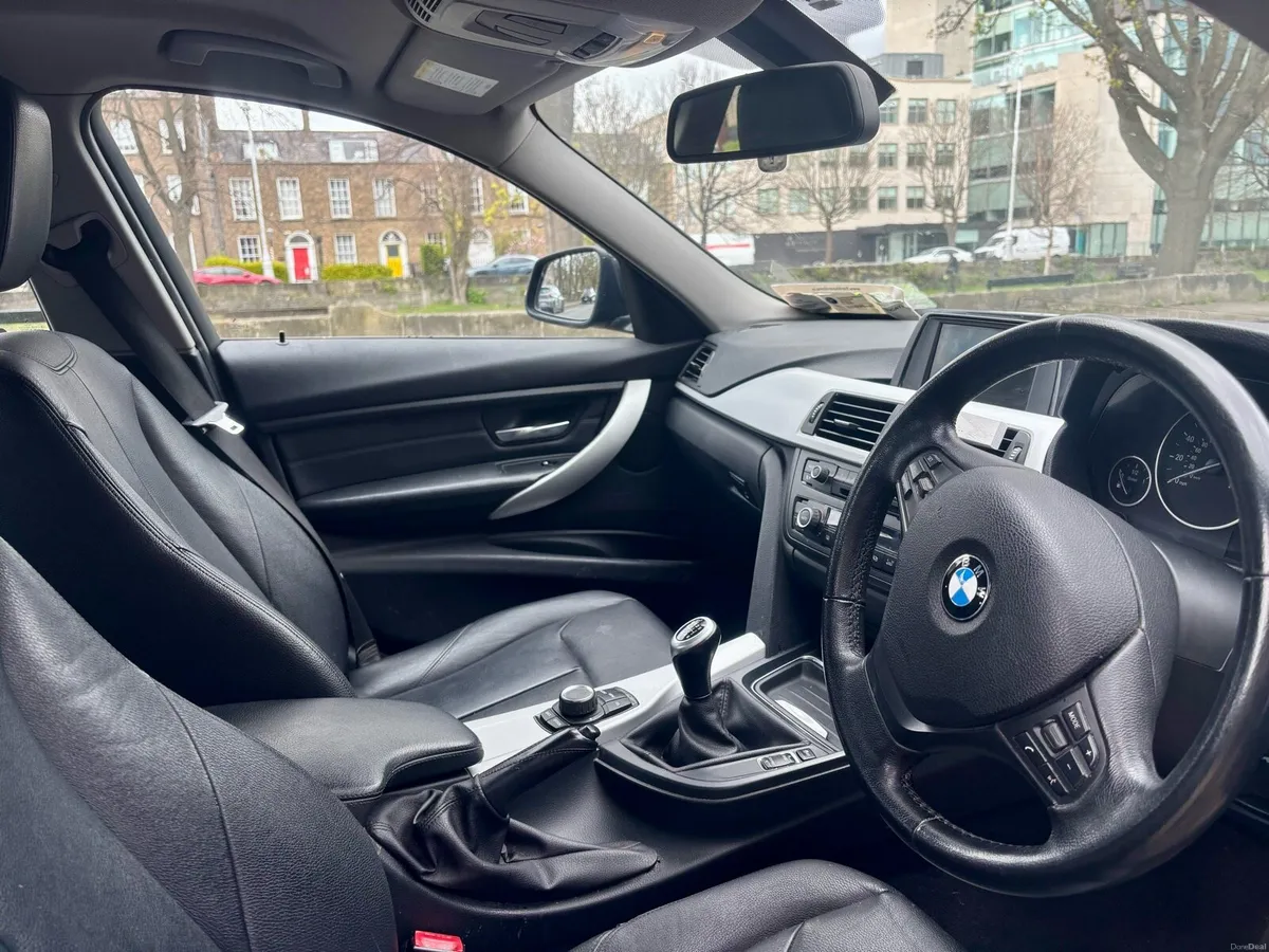 BMW 3- Series - Image 2
