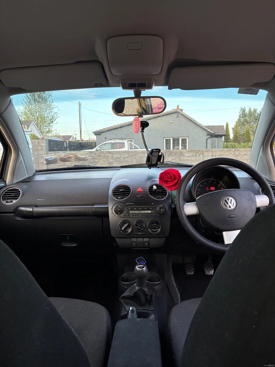 Volkswagen Beetle 2008 - Image 2