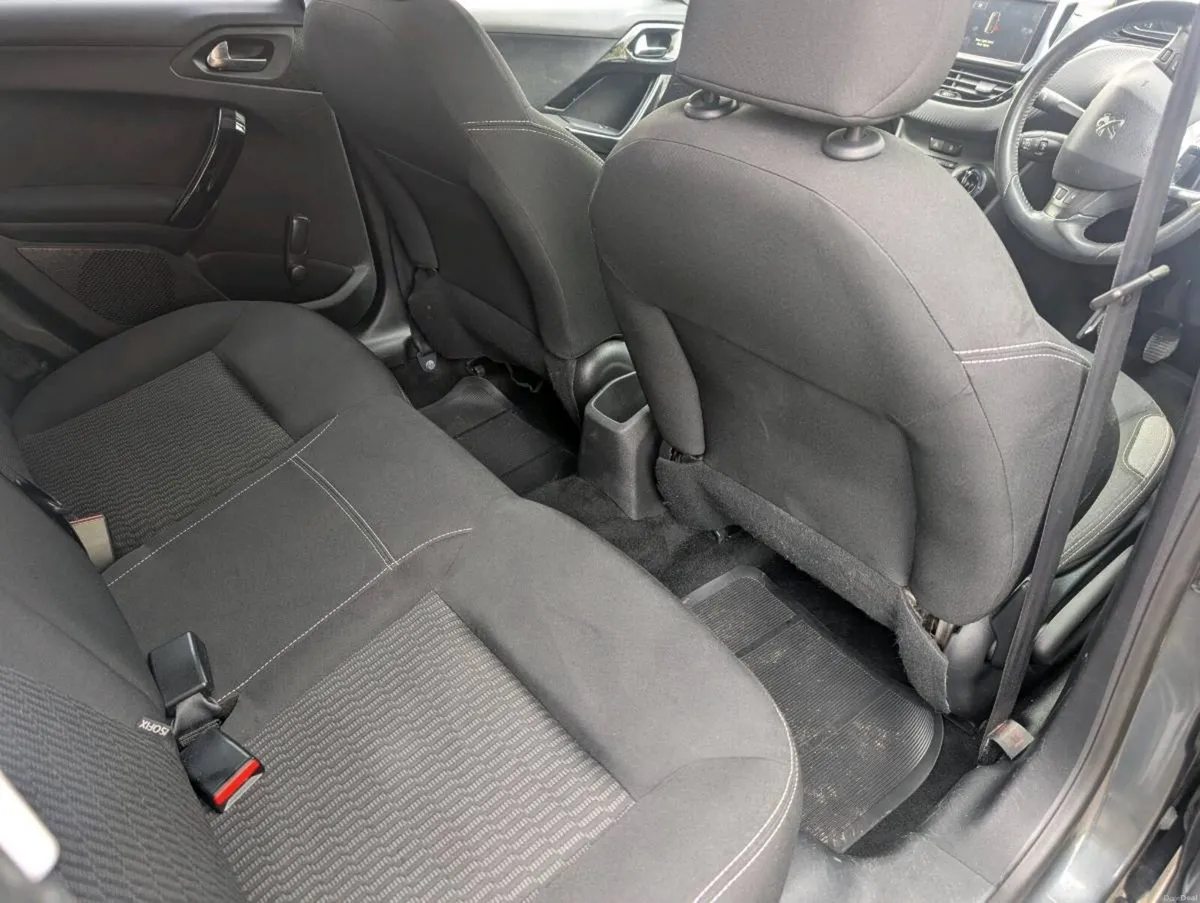 Peugeot 208 1.2 perrol - Image 4