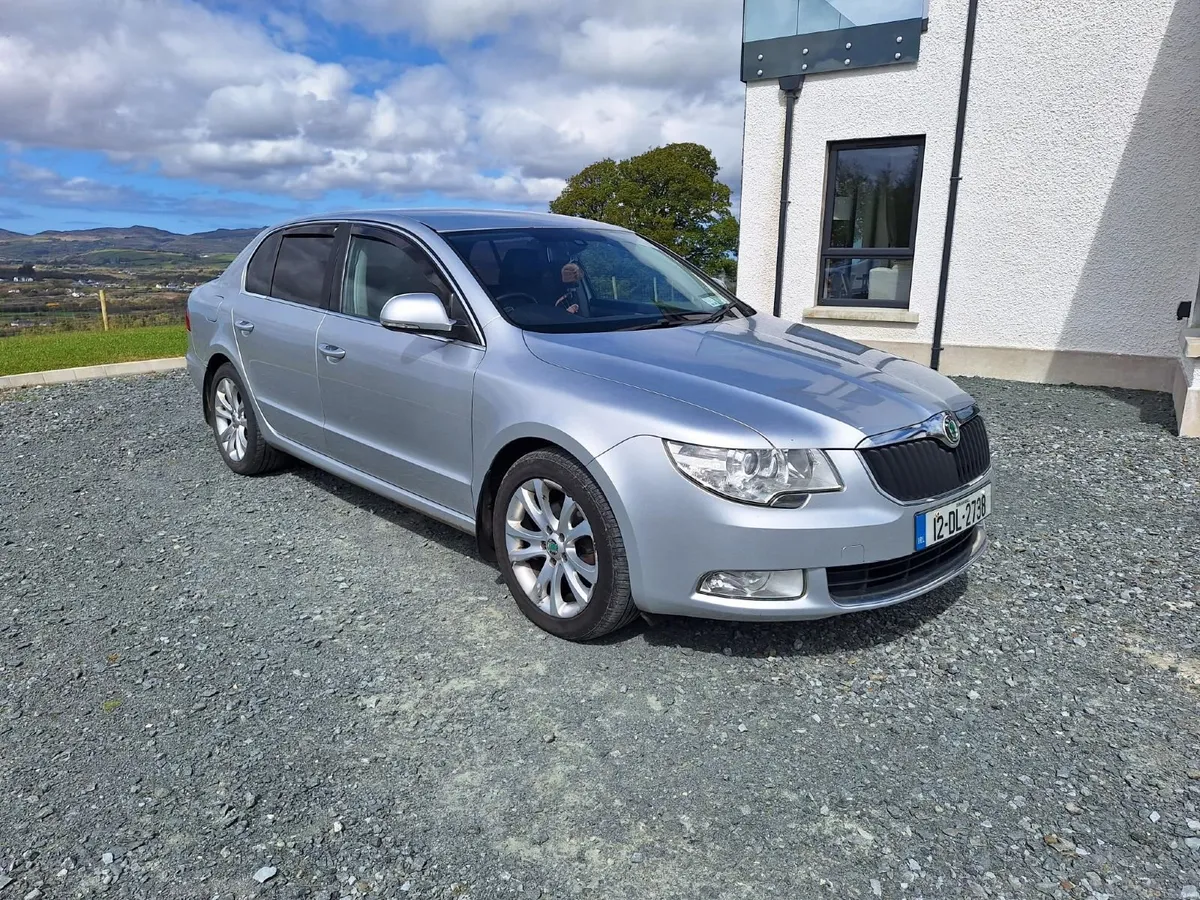 Skoda Superb 2012 - Image 2
