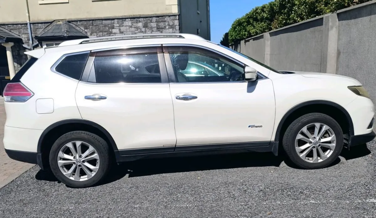 2015 Nissan X-trail hybrid. New NCT and tax. - Image 3