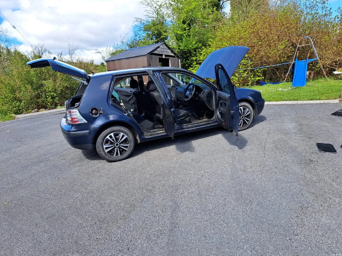 Volkswagen Golf 2002 - Image 1