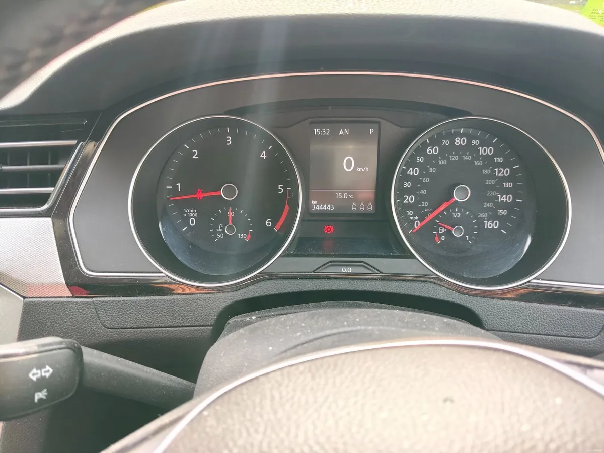 Volkswagen Passat 2015 - Image 3