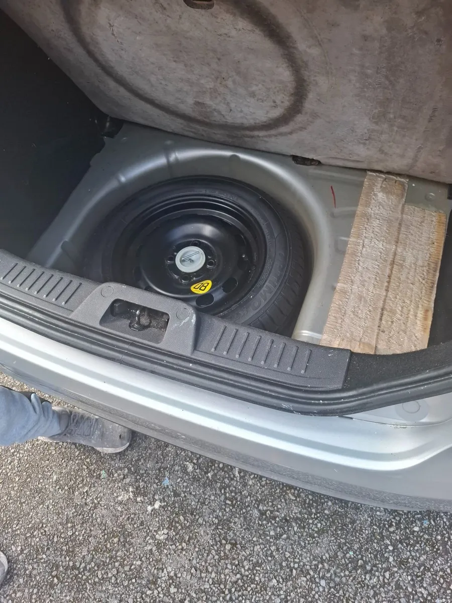 Ford Fiesta 2014 - Image 2