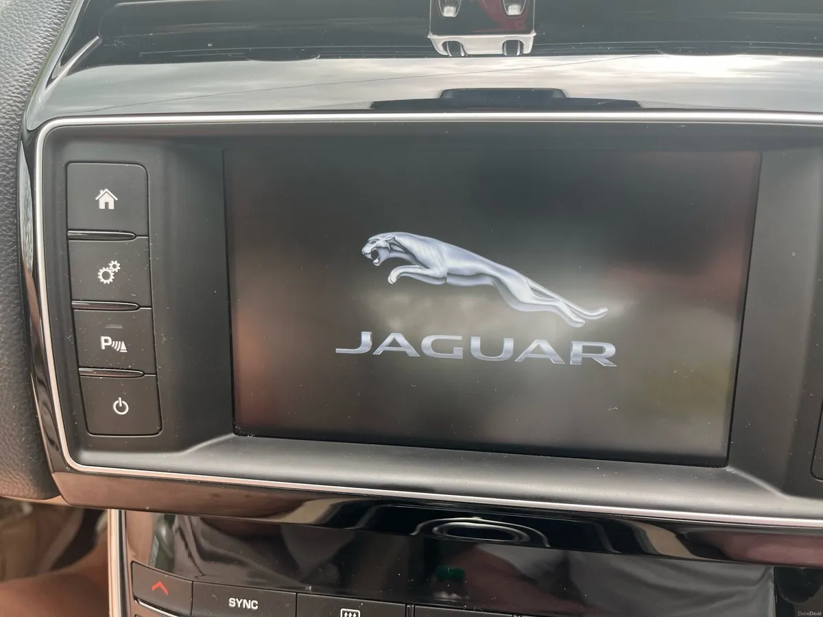 Jaguar XE 2.0D - Image 4