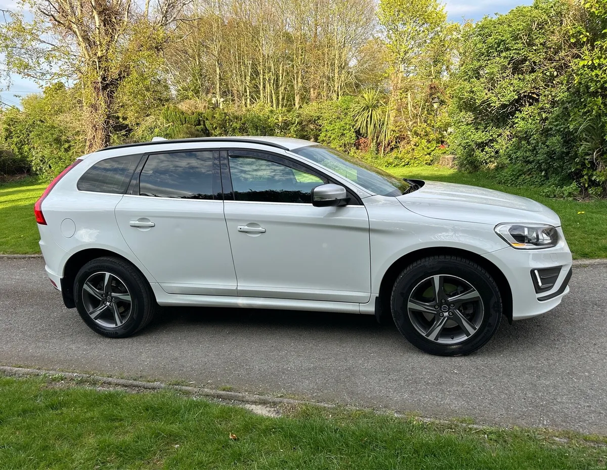 Volvo XC60 2.0 R-Design - Image 4