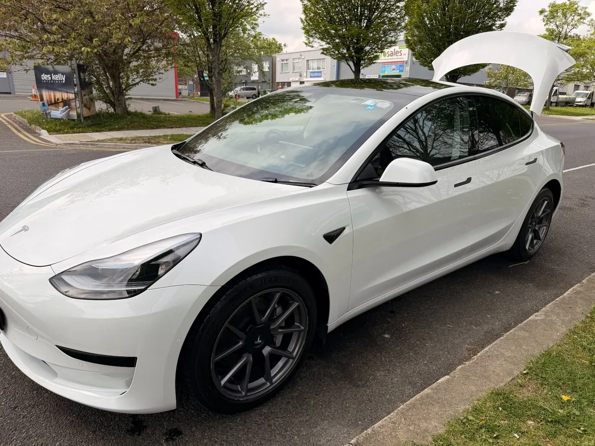 Tesla Model 3 2022 - Image 3