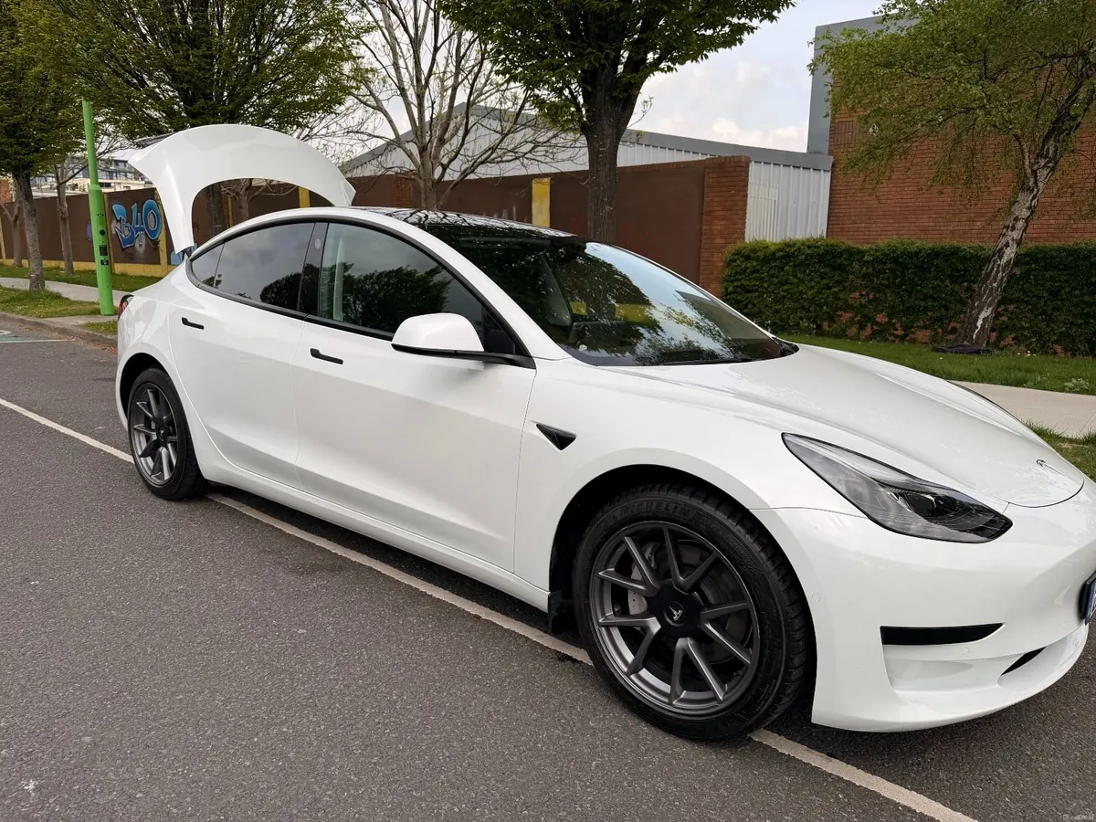 Tesla Model 3 2022 - Image 4
