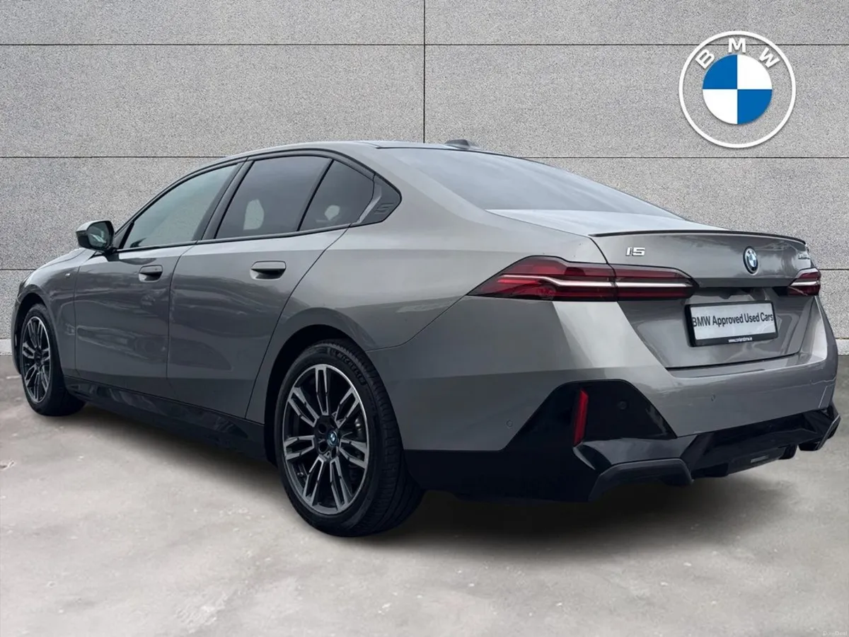 BMW i5 eDrive40 M Sport Saloon - Image 3