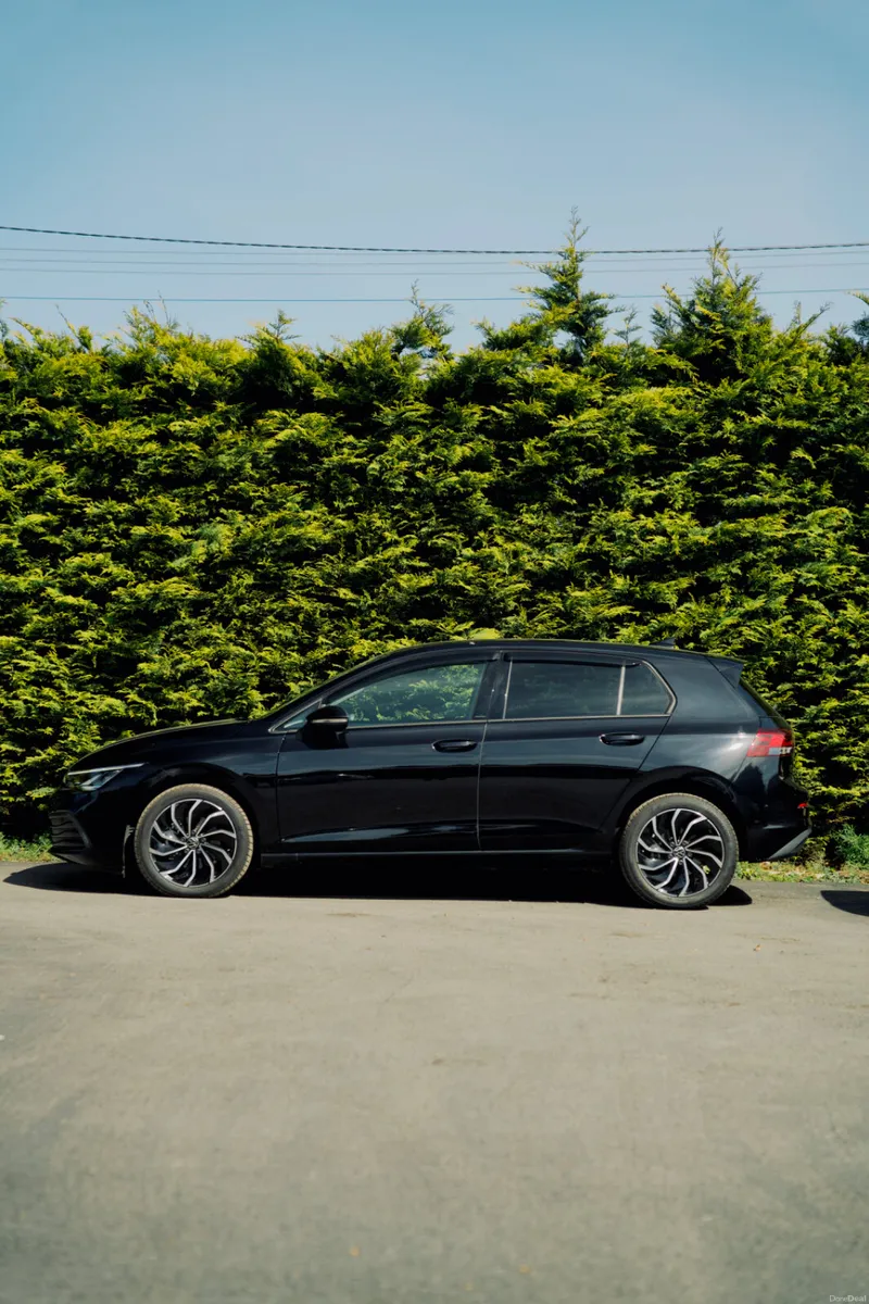 Volkswagen Golf 2.0 2023 - Image 2