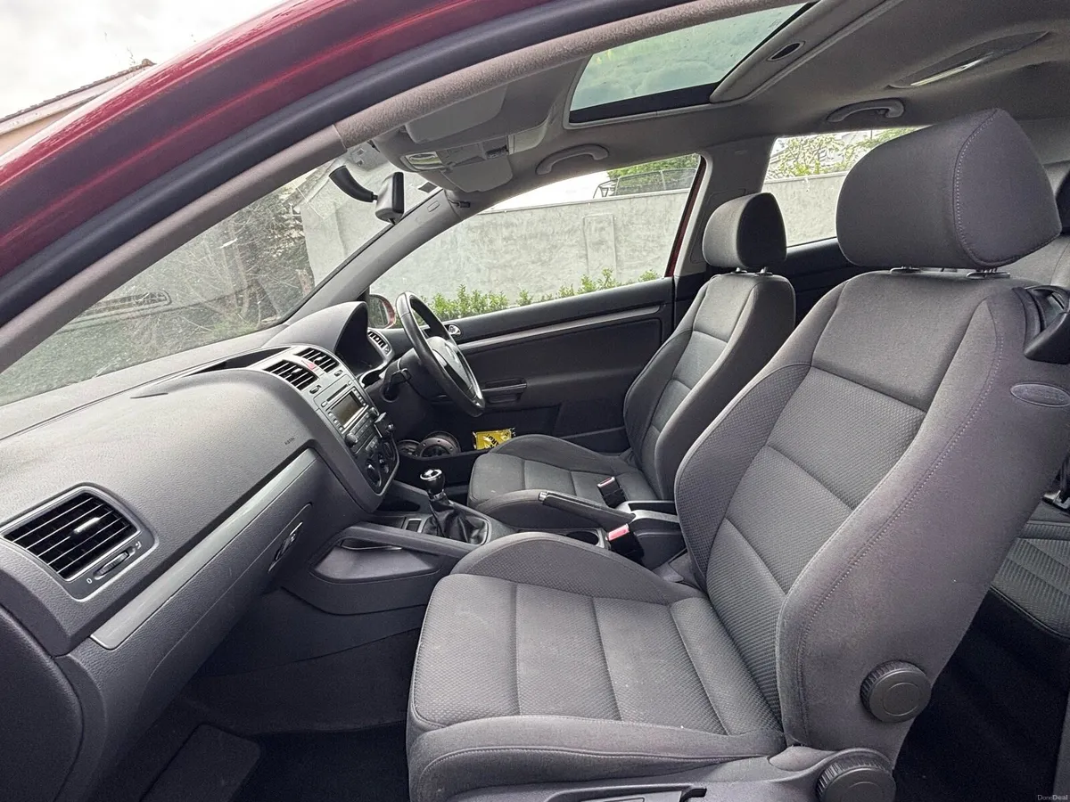 Volkswagen Golf - Image 4