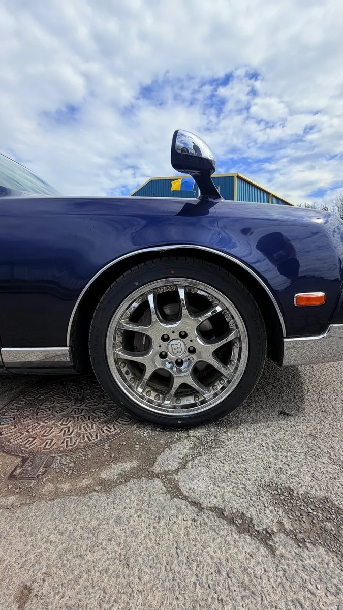 Toyota Century - Image 4