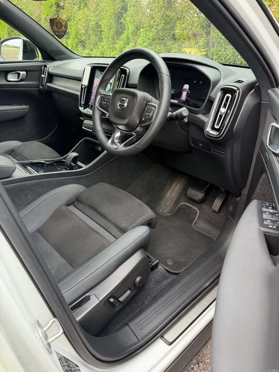 241 Volvo XC40 - Image 4