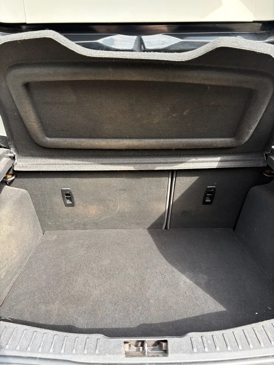 Ford Focus 2014 - Image 2