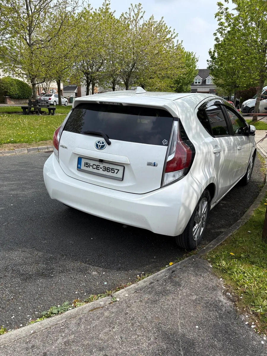 2015 Toyota Aqua - Image 2
