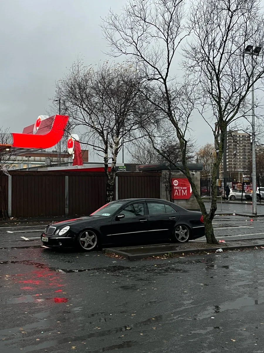 2005 Mercedes w211 - Image 1