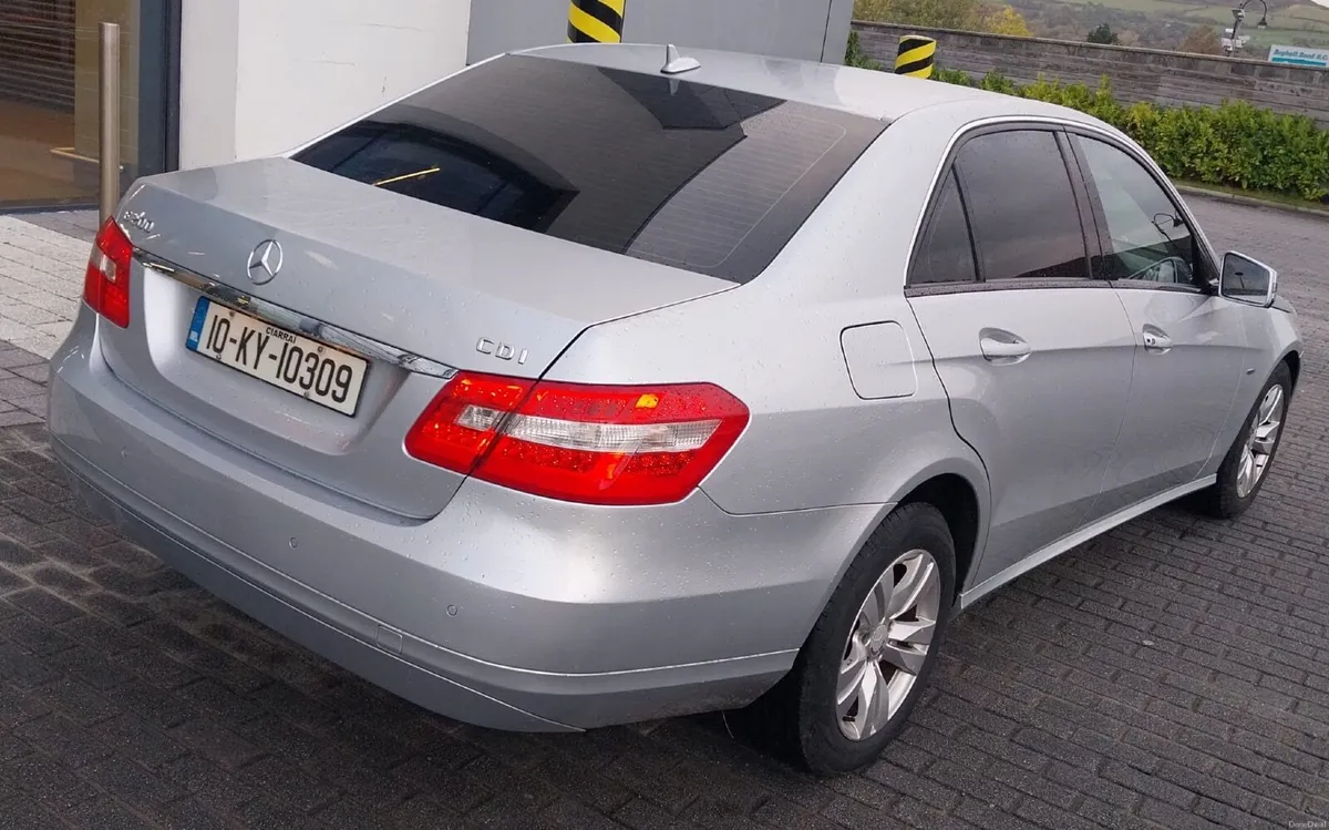 Mercedes-Benz E-Class 2010 - Image 4