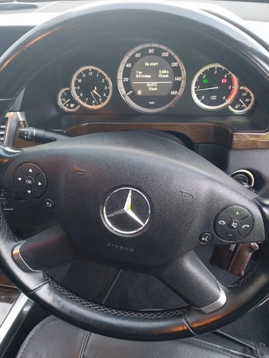 Mercedes-Benz E-Class 2010 - Image 2