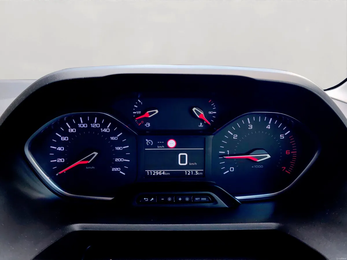 Peugeot Rifter 1.5 hdi  5 seat passenger - Image 3