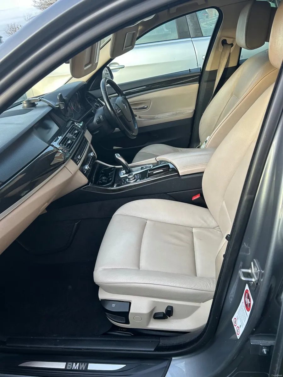 BMW 5-Series 2011 - Image 4
