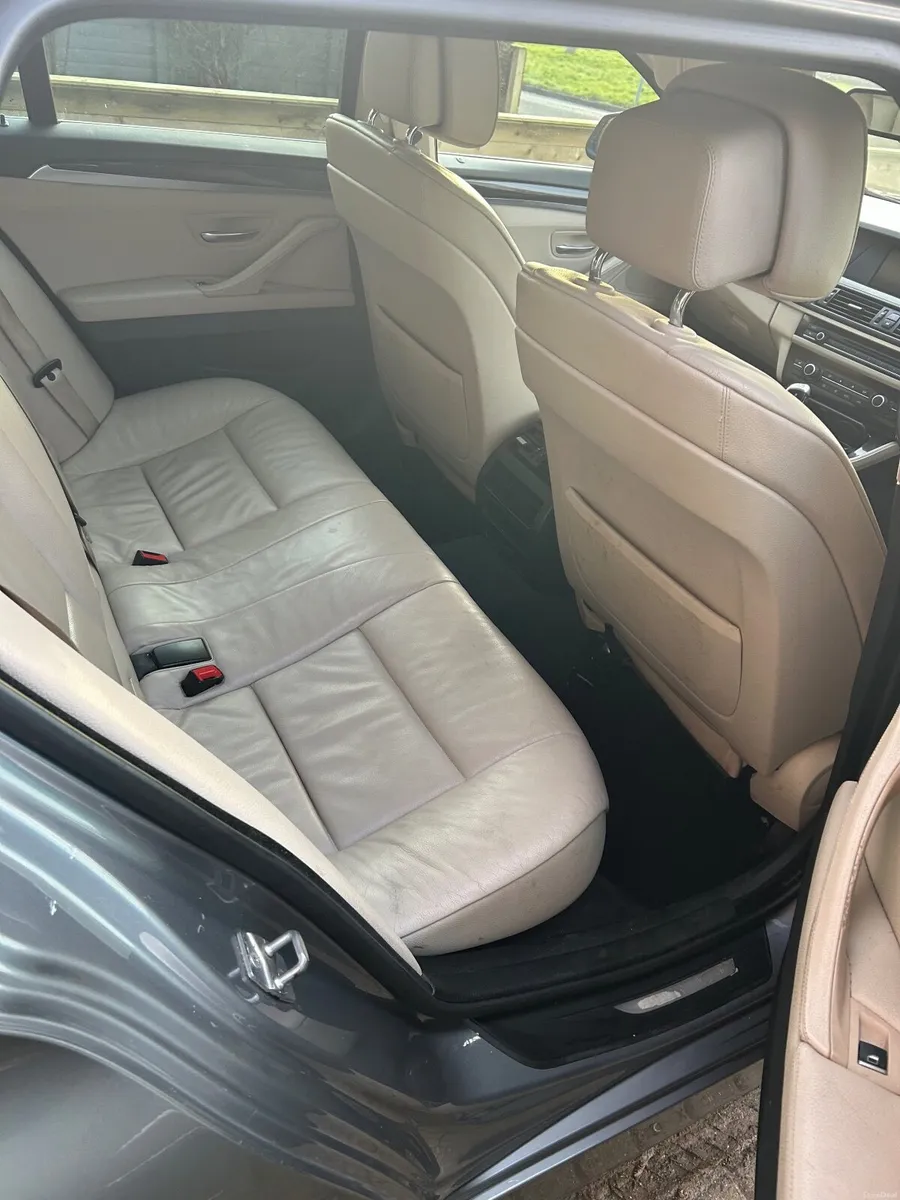 BMW 5-Series 2011 - Image 4