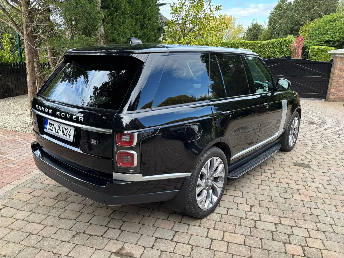 Range Rover Vogue P400 Only 76km NCt10/27 tax €170 - Image 2