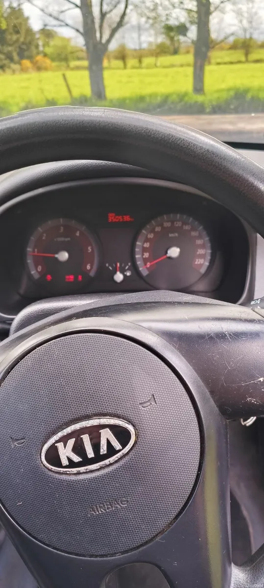 Kia Rio 2011 - Image 1