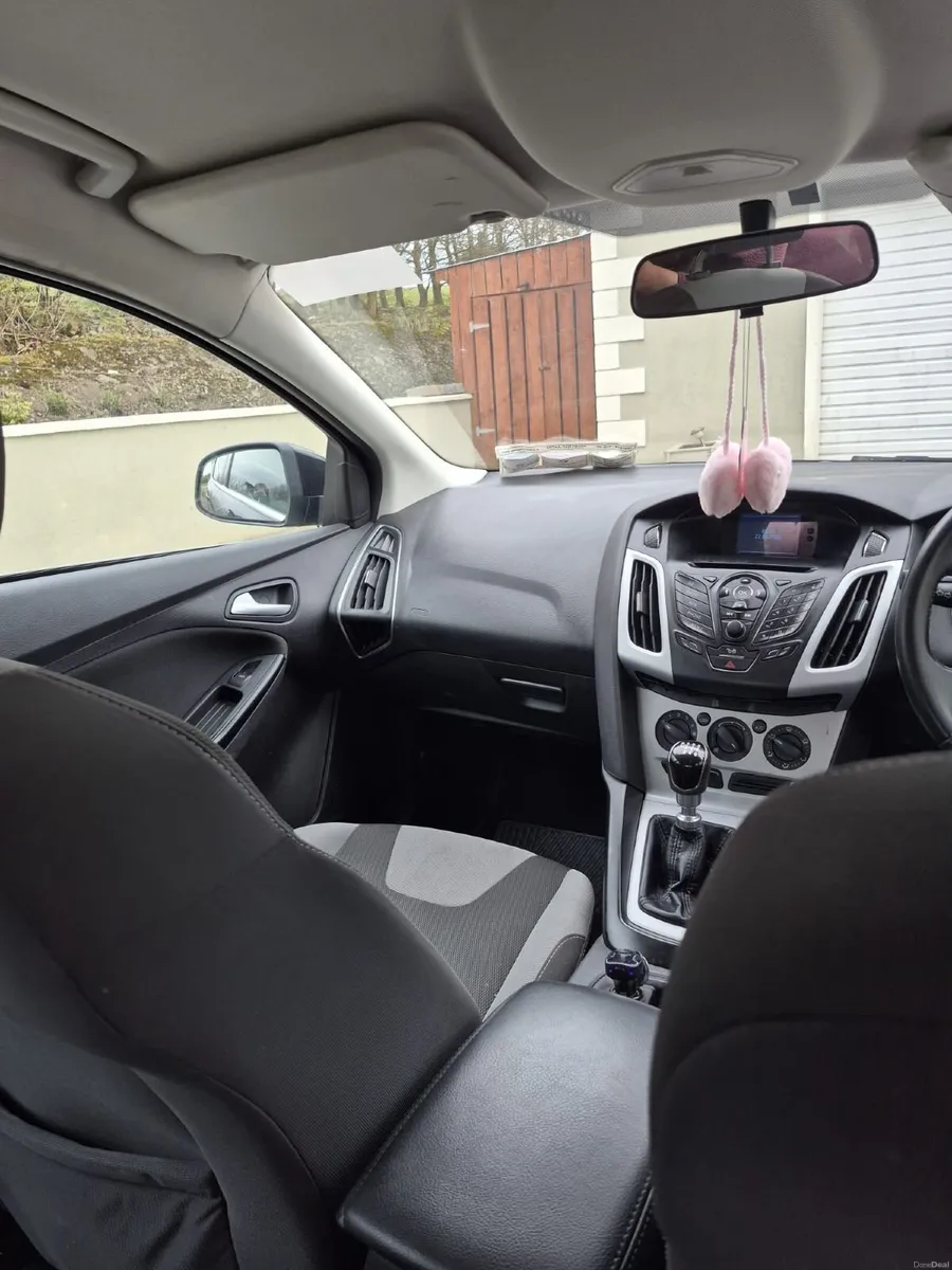 Ford Focus 2012 - Image 2