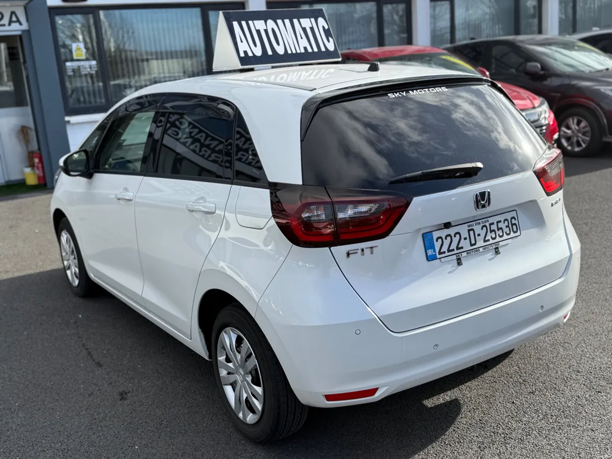 2022 Honda JAZZ/Fit 1.5 Hybrid Automatic,CarPlay - Image 6