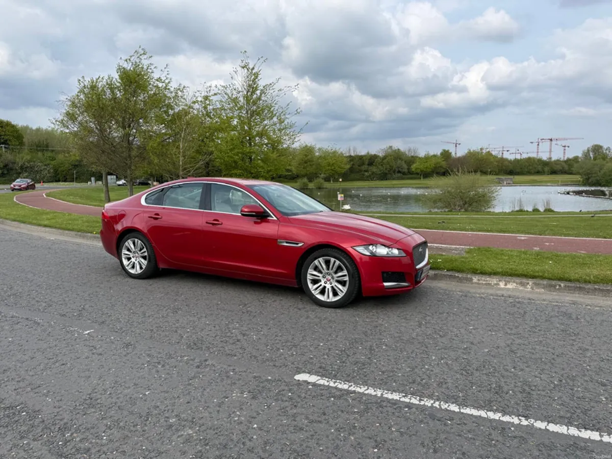 Jaguar XF 2.0 D PORTFOLIO 180PS AUTO 4DR - Image 2