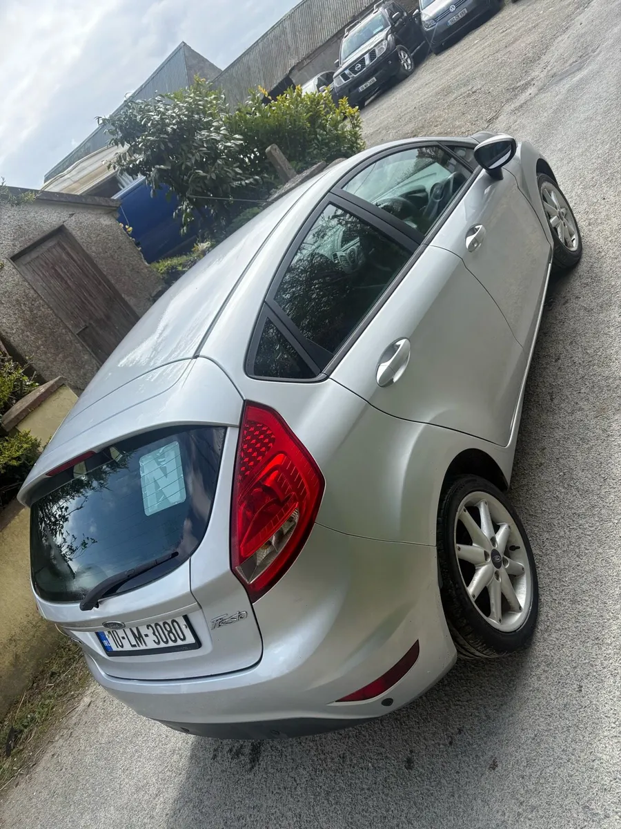2010 ford fiesta - Image 4