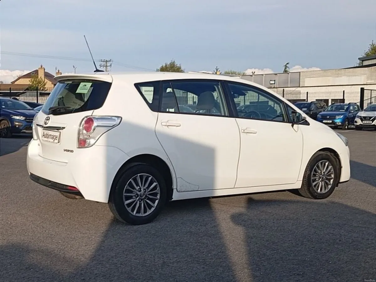 Toyota Verso 1.6 D-4D 112bhp Aura (7 seater) - Image 2
