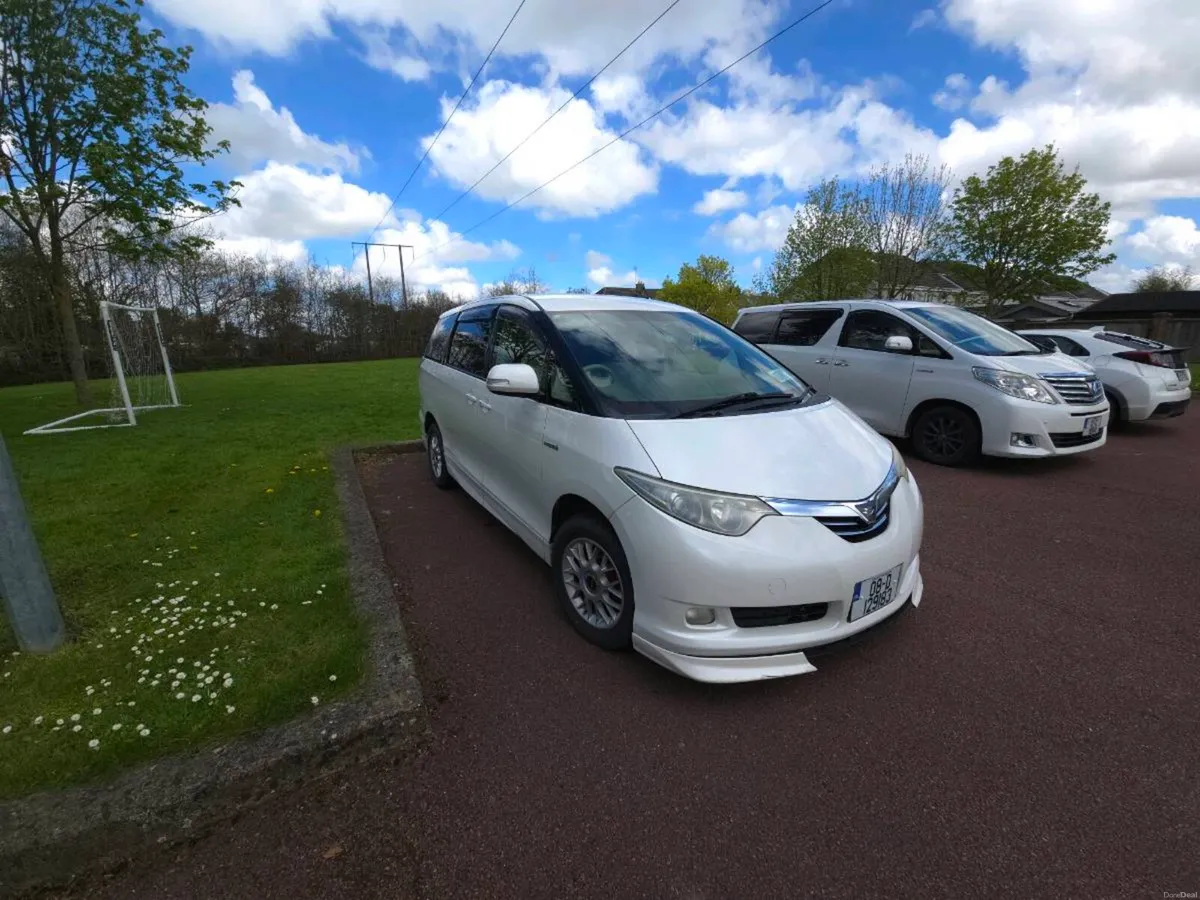 Toyota Estima Hybrid - Image 1