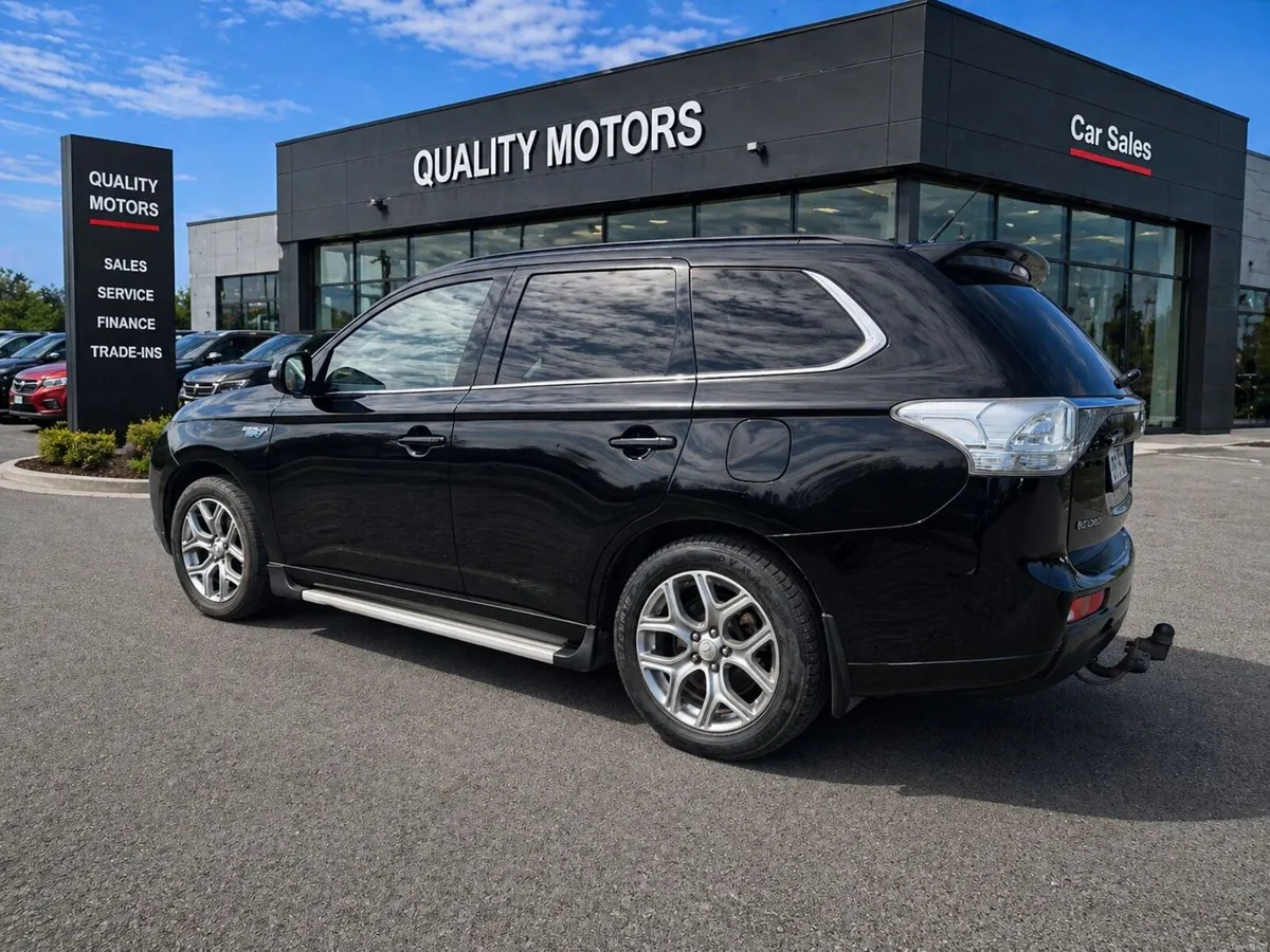 Mitsubishi Outlander Top Of The Range PHEV 4x4 - Image 3