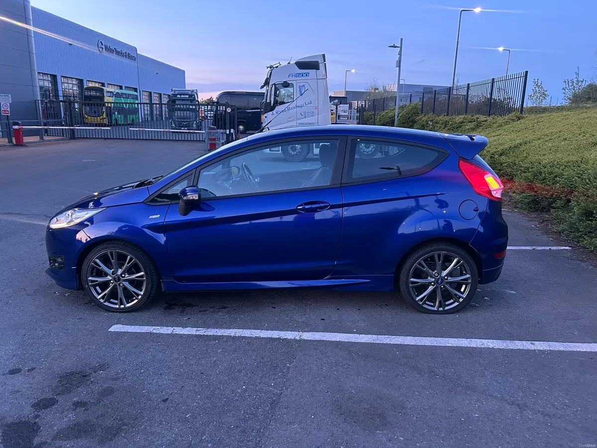 171 Ford Fiesta ST Line ECOBOOST 125PS - Image 3