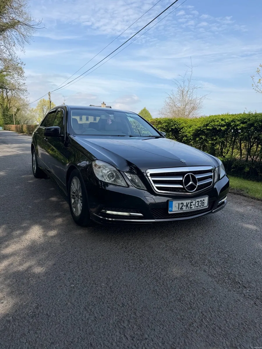 Executive Mercedes-Benz E-Class - Image 3