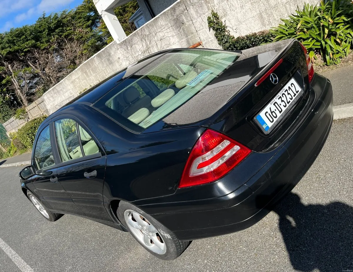 Mercedes-Benz C-Class 2006 - Image 3