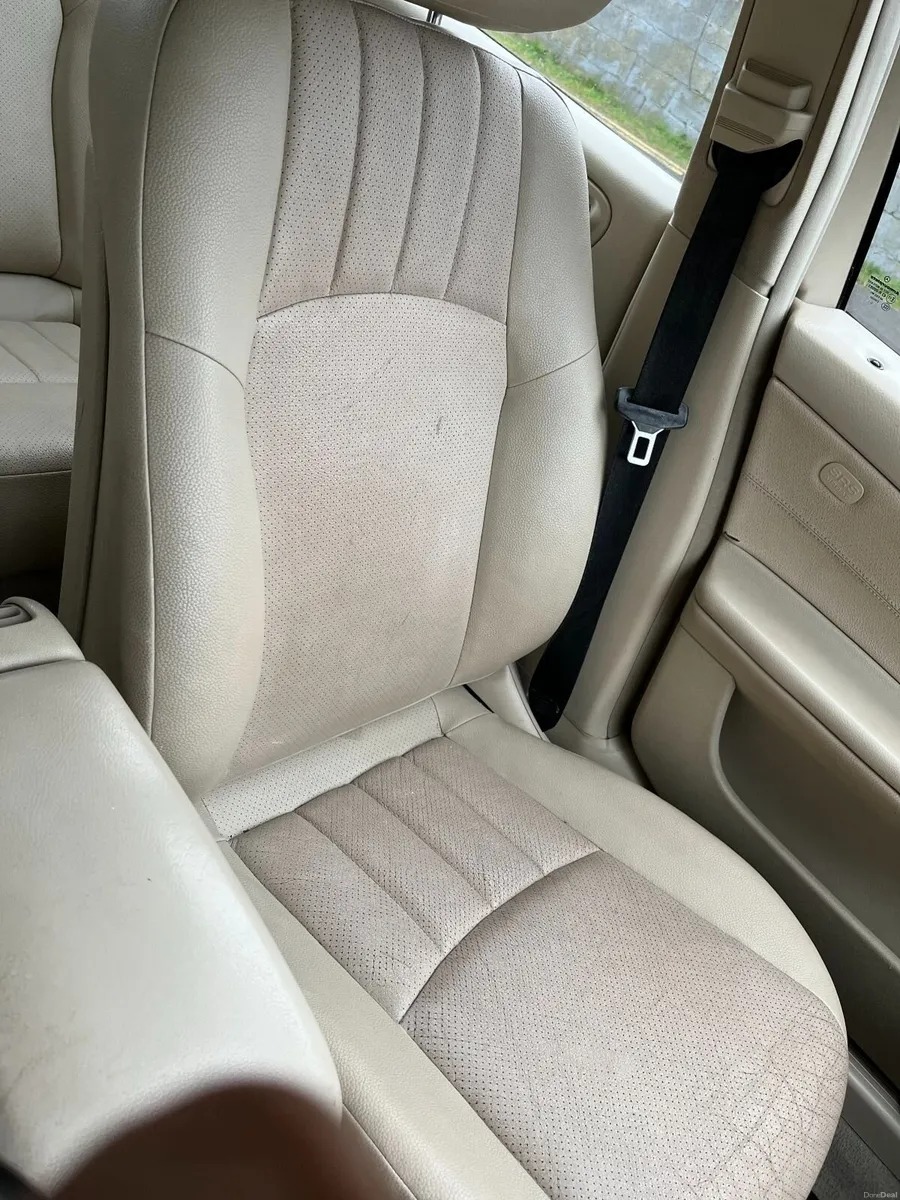 Mercedes-Benz C-Class 2006 - Image 2